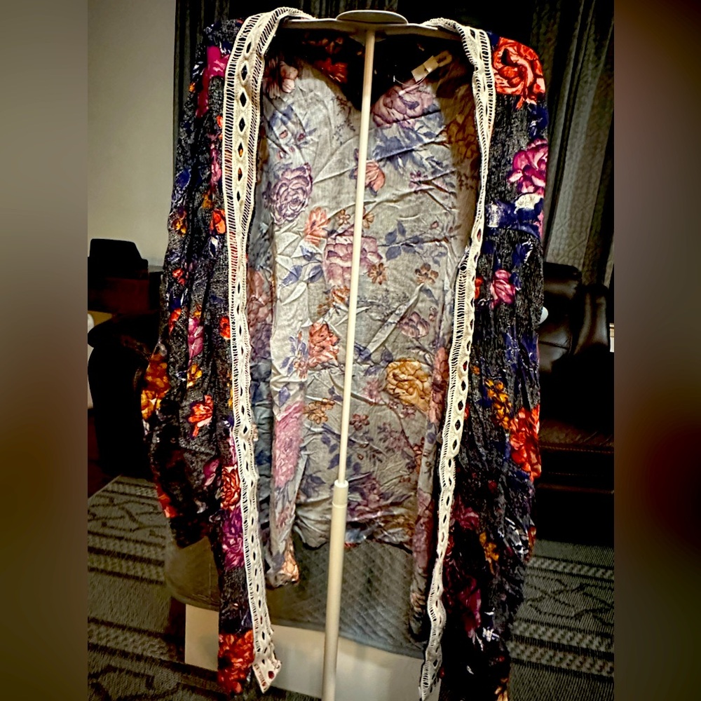 Eyeshadow women’s kimono SZ 3X